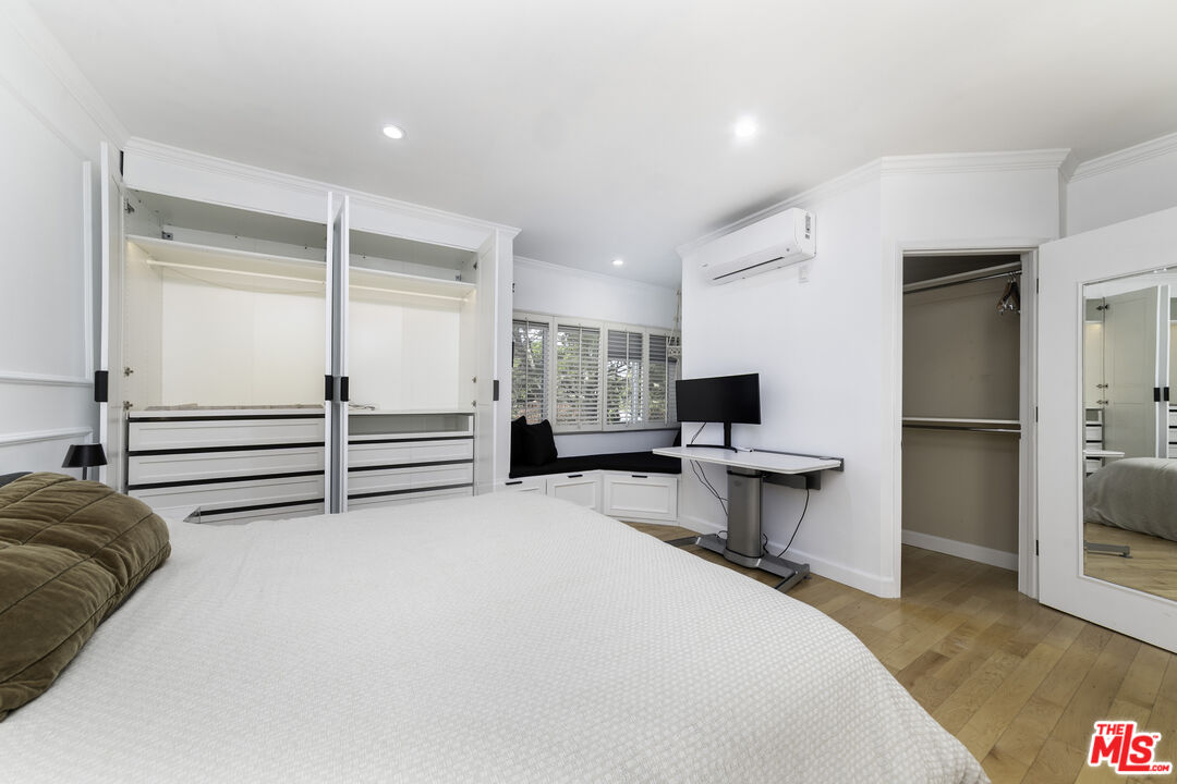 933 17th St Unit: 14