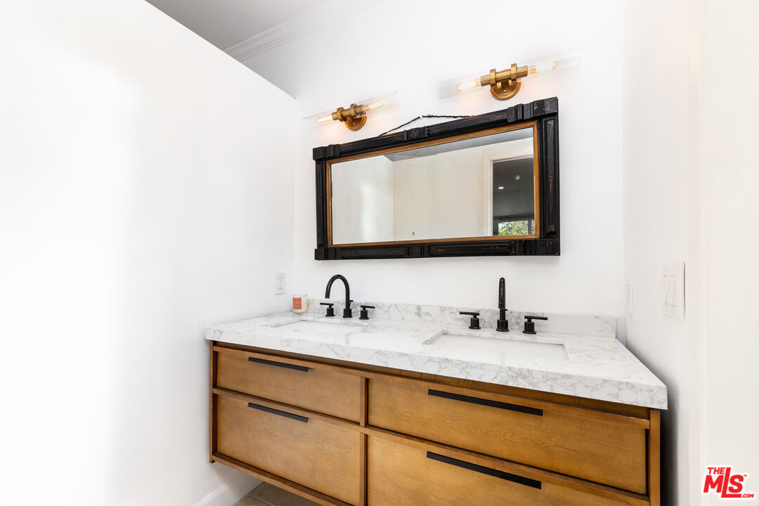 933 17th St Unit: 14