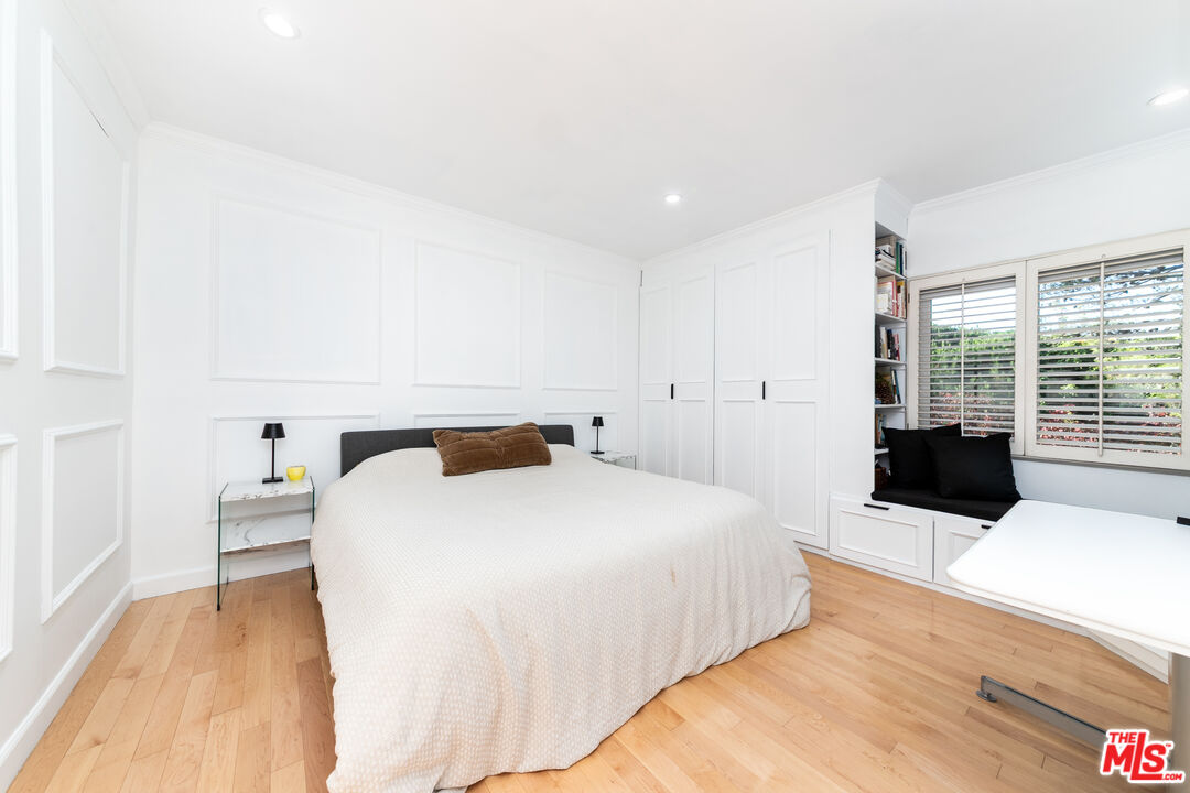 933 17th St Unit: 14