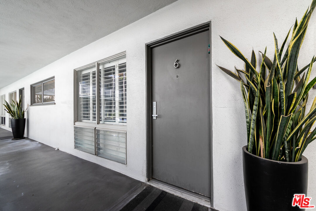 1145 Larrabee St Unit: 6