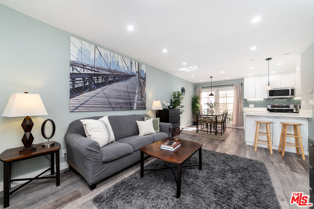 1145 Larrabee St Unit: 6