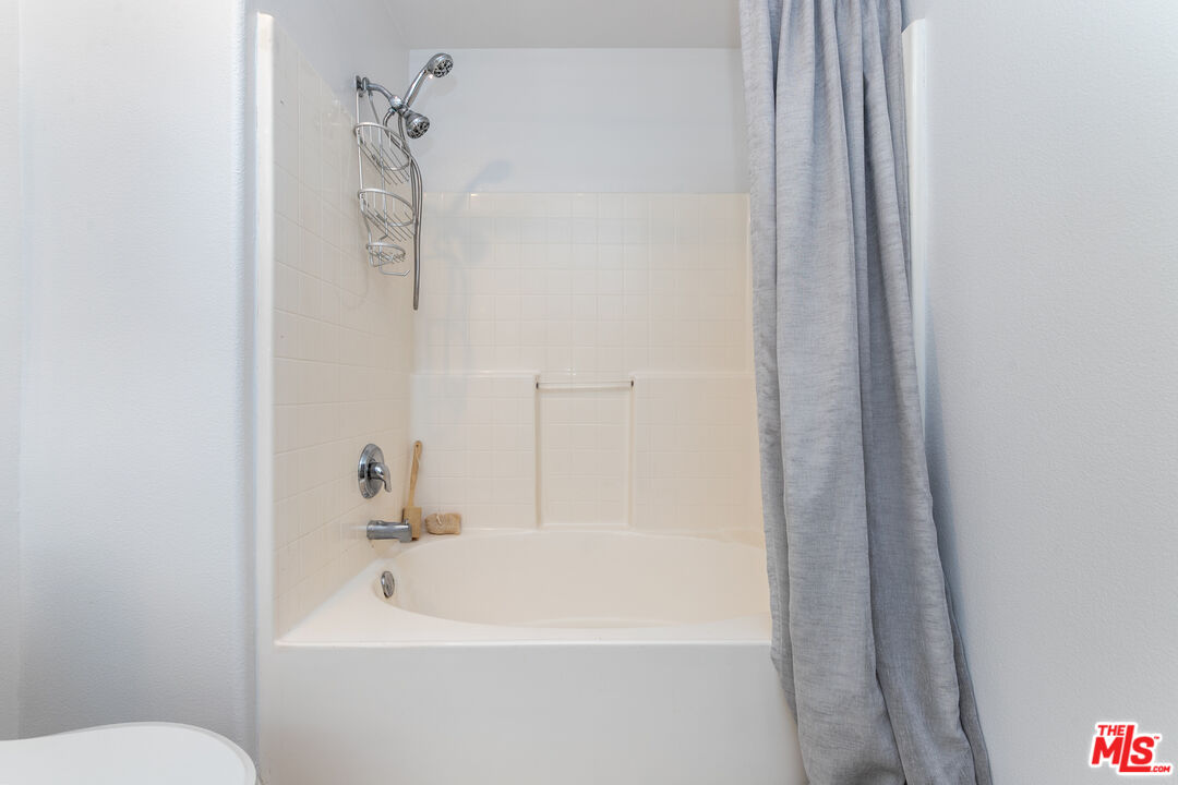 4060 Glencoe Ave Unit: 222