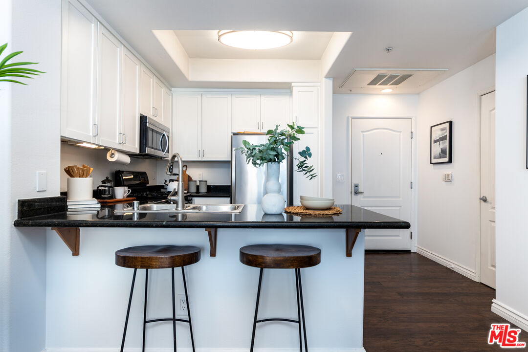 4060 Glencoe Ave Unit: 222