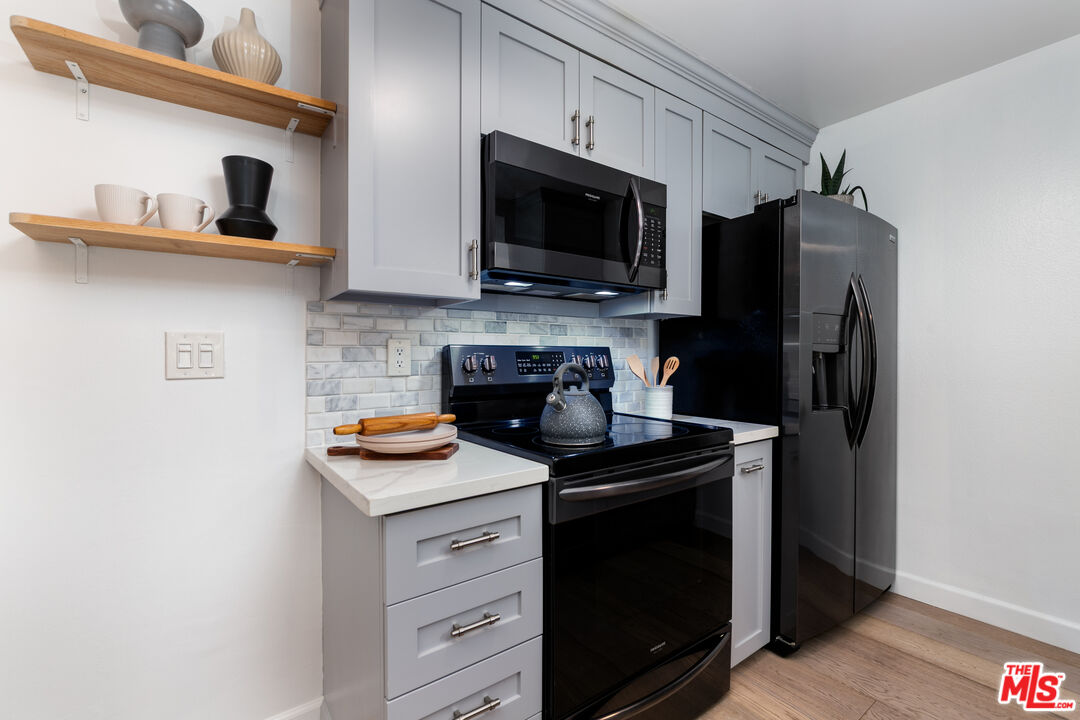 1230 Horn Ave Unit: 516