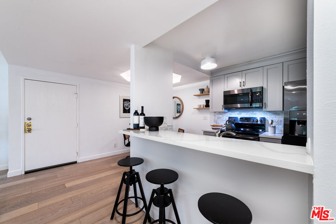 1230 Horn Ave Unit: 516