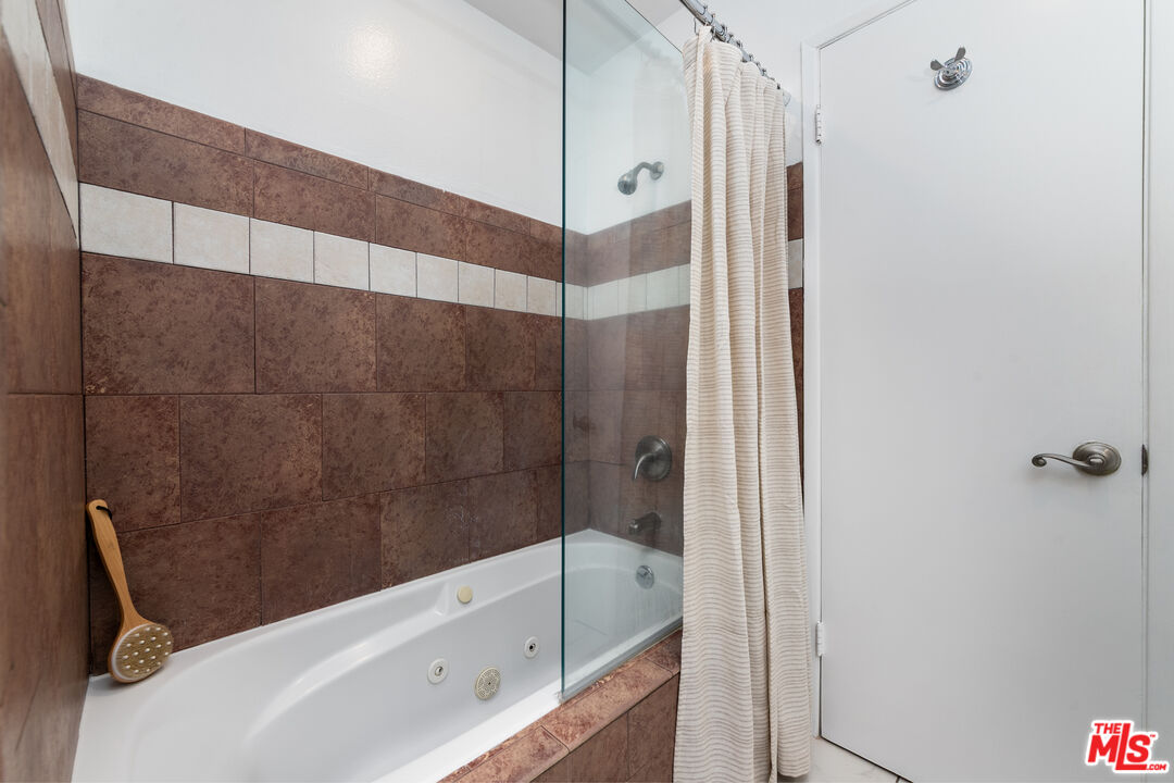 1230 Horn Ave Unit: 516