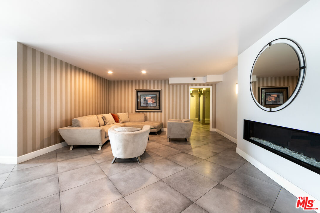 1230 Horn Ave Unit: 516