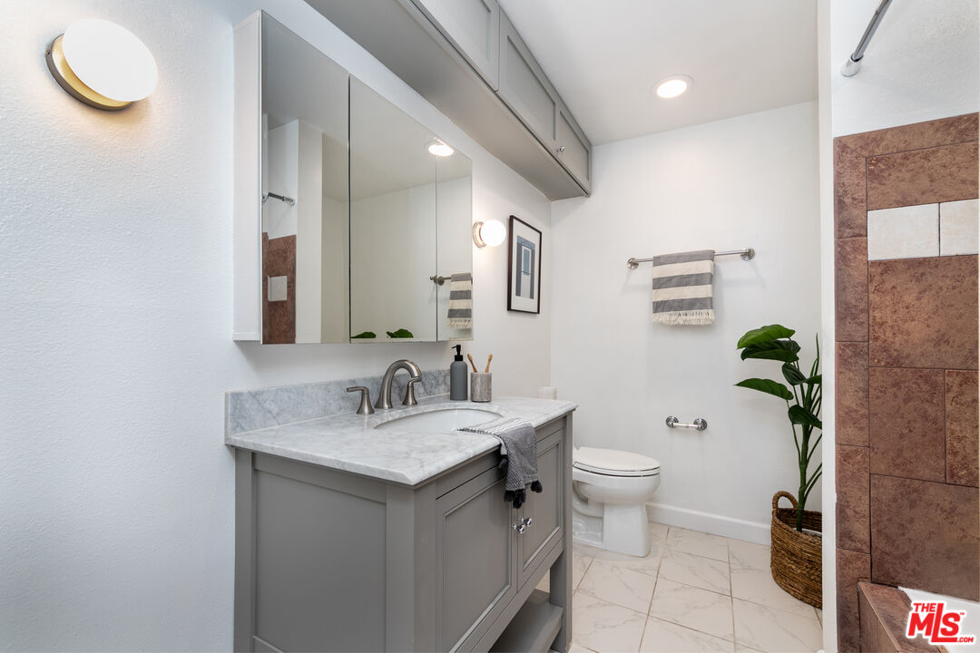 1230 Horn Ave Unit: 516