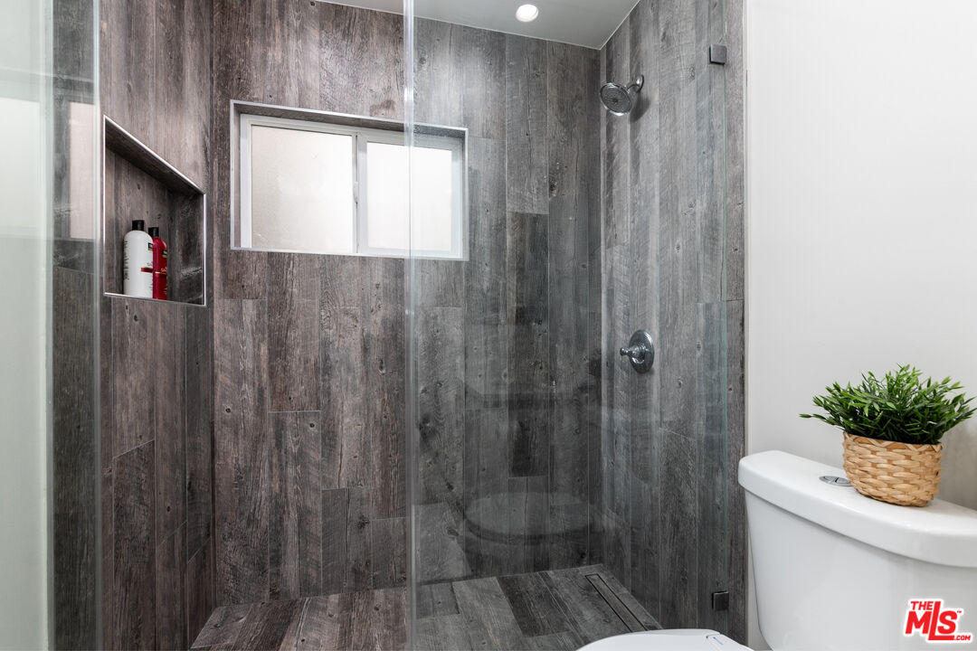 1145 Larrabee St Unit: 6