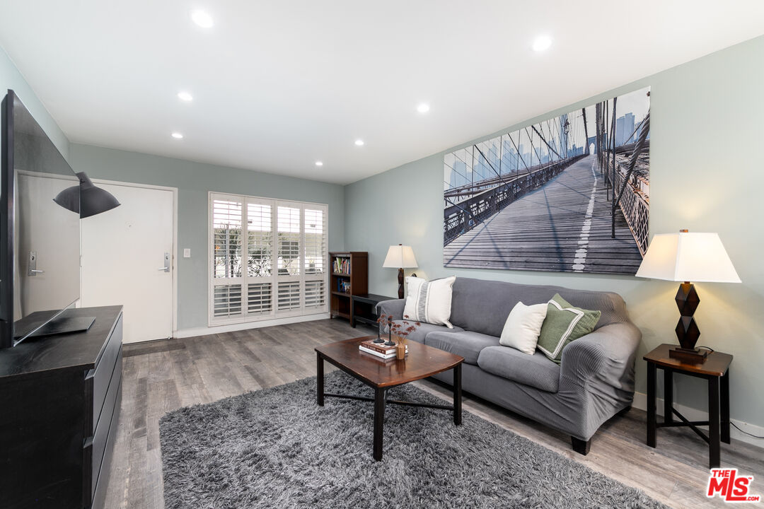 1145 Larrabee St Unit: 6