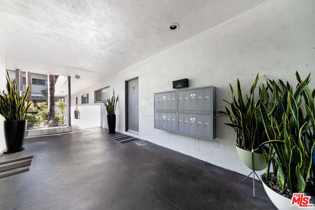 1145 Larrabee St Unit: 6