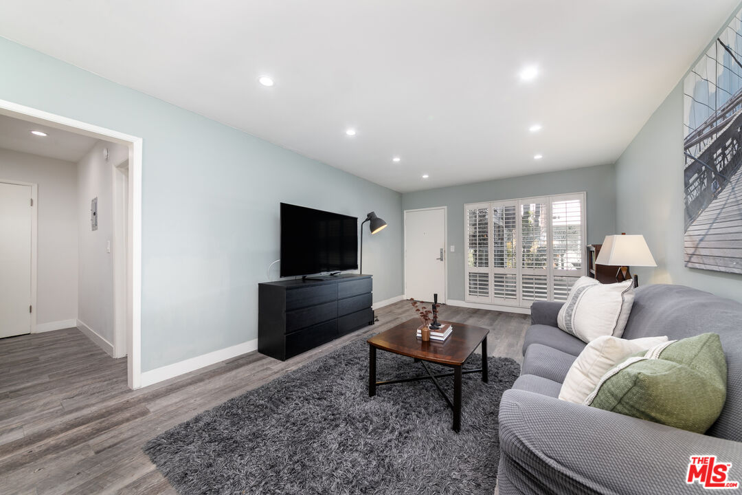 1145 Larrabee St Unit: 6