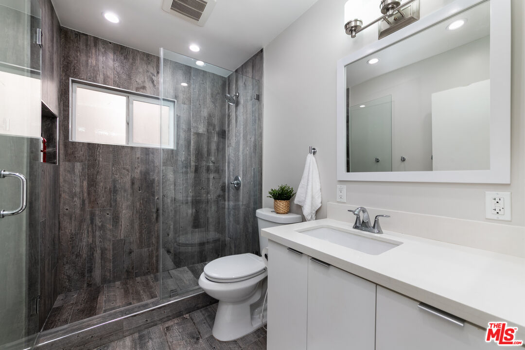1145 Larrabee St Unit: 6