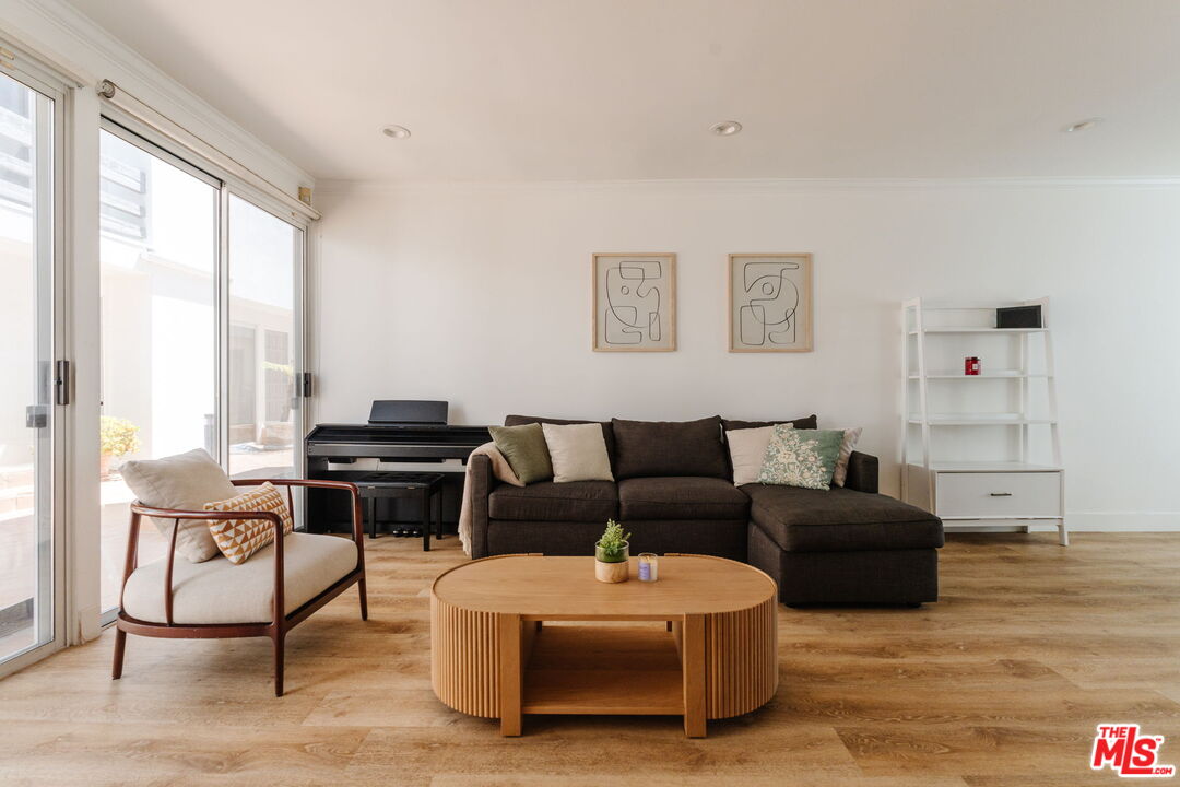 913 Euclid St Unit: 5