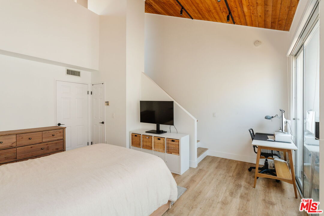 913 Euclid St Unit: 5