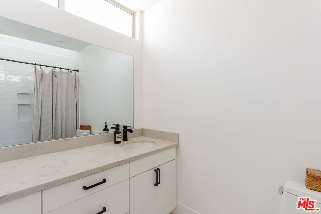 913 Euclid St Unit: 5
