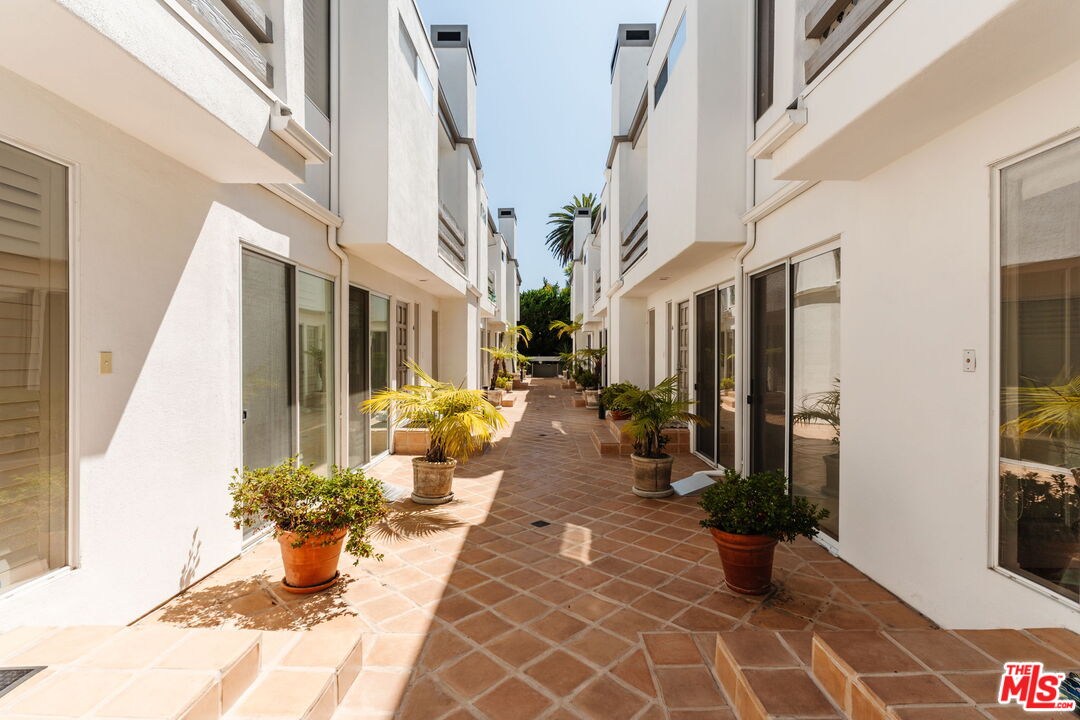 913 Euclid St Unit: 5