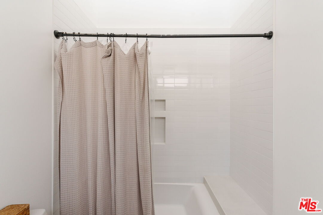913 Euclid St Unit: 5