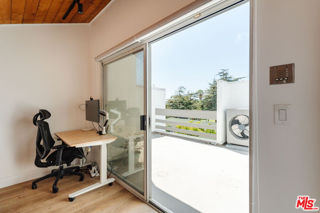 913 Euclid St Unit: 5