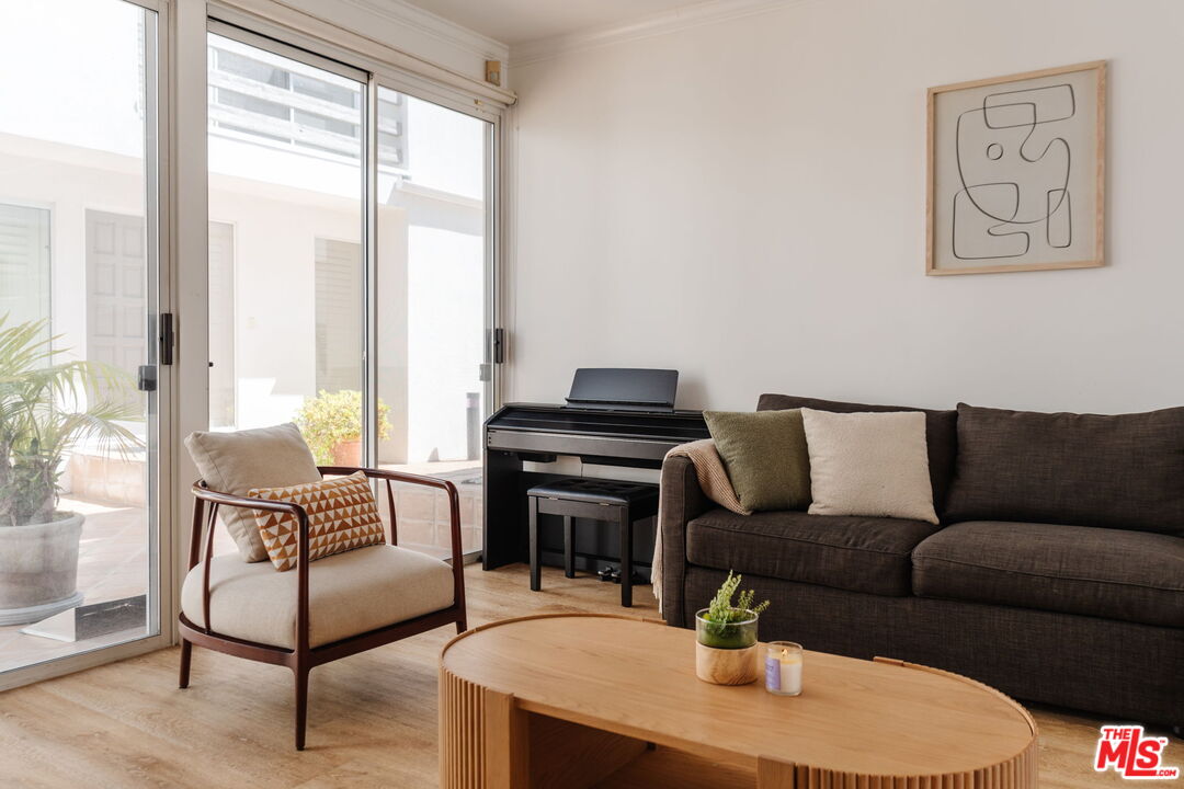 913 Euclid St Unit: 5