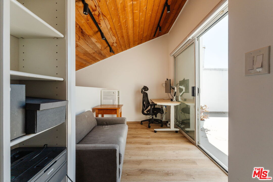913 Euclid St Unit: 5