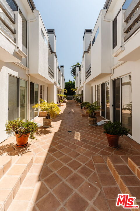 913 Euclid St Unit: 5