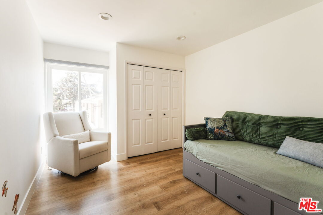 913 Euclid St Unit: 5