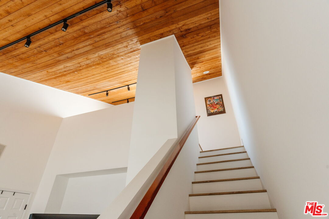 913 Euclid St Unit: 5