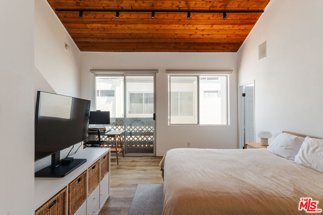 913 Euclid St Unit: 5