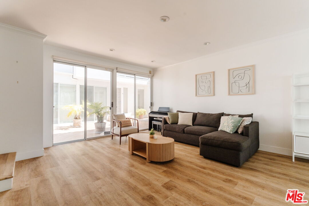 913 Euclid St Unit: 5