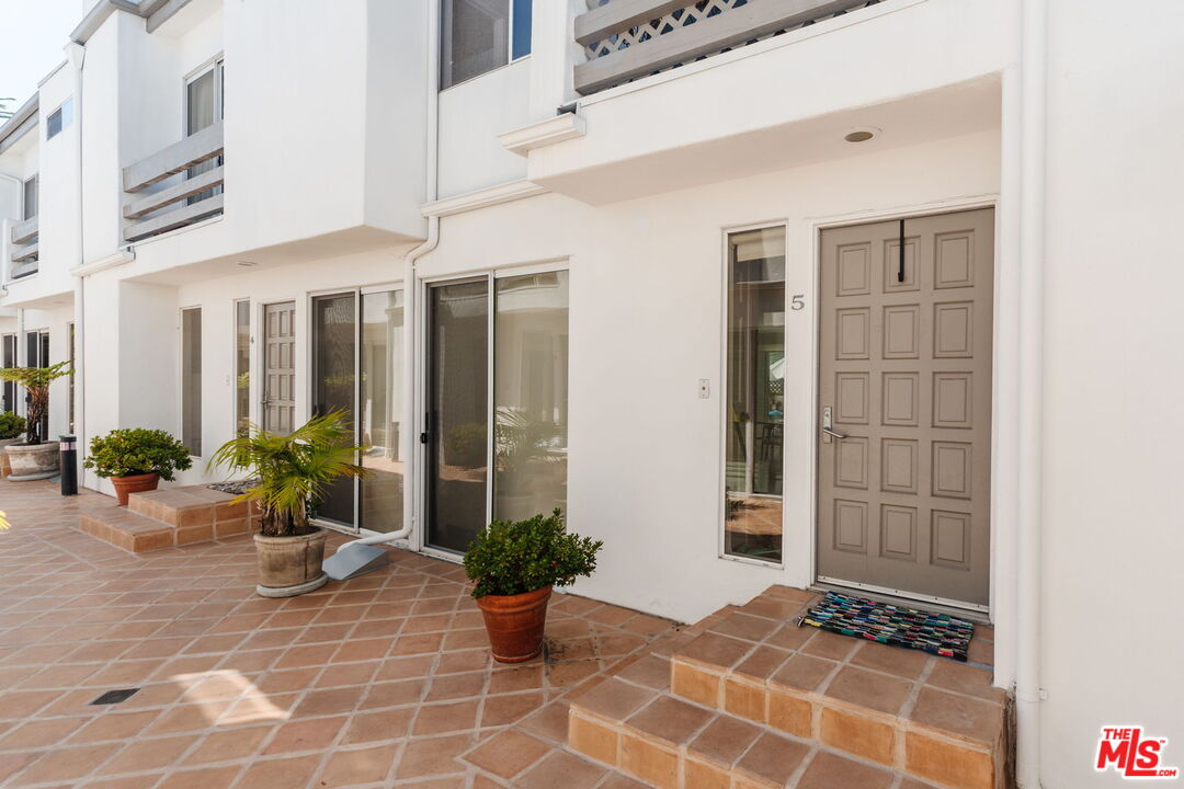913 Euclid St Unit: 5