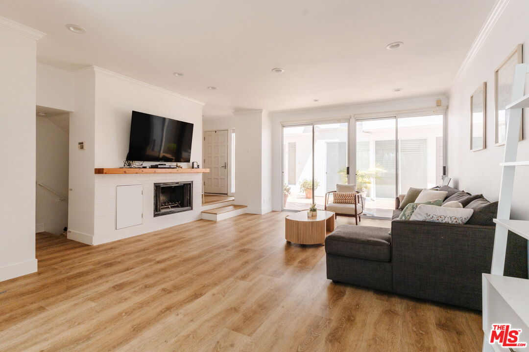 913 Euclid St Unit: 5