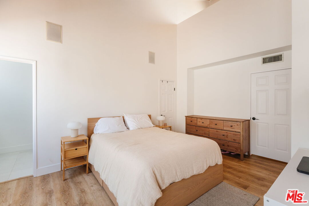 913 Euclid St Unit: 5