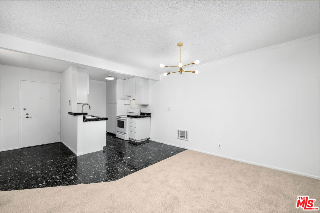 355 S Los Robles Ave Unit: 210