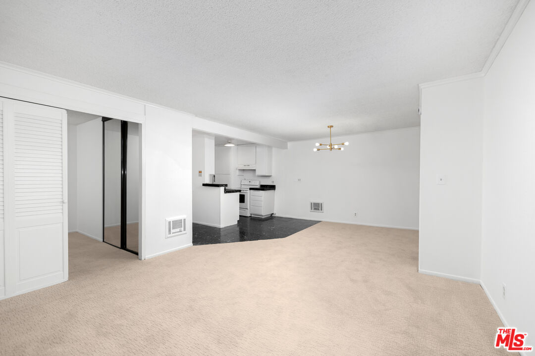 355 S Los Robles Ave Unit: 210