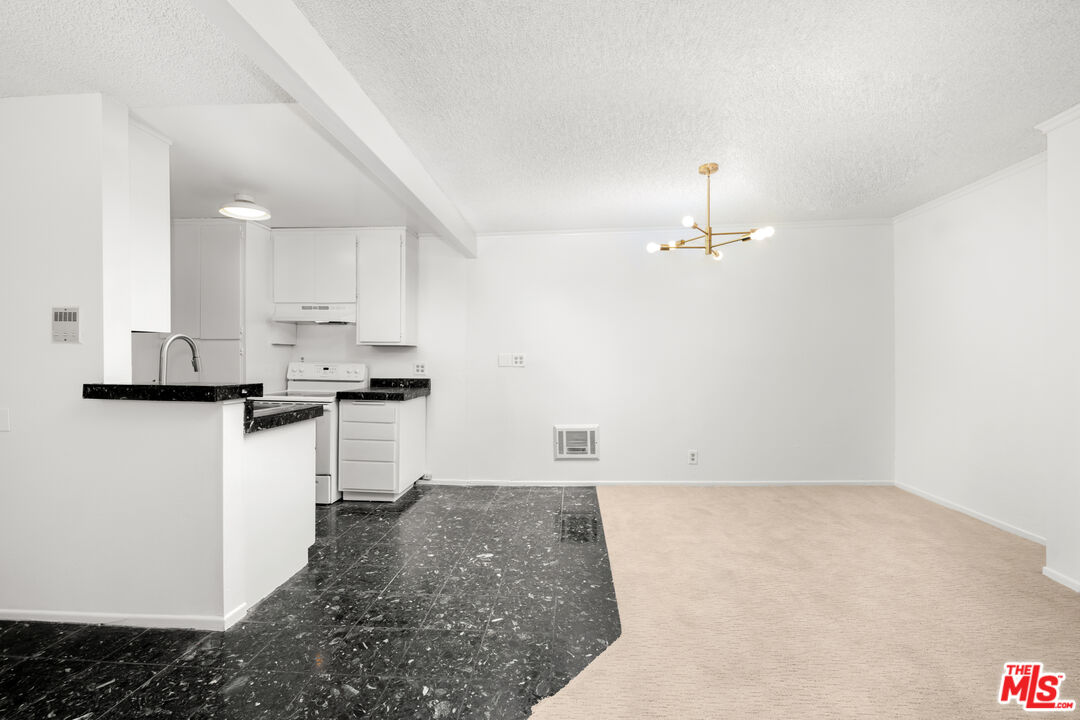 355 S Los Robles Ave Unit: 210