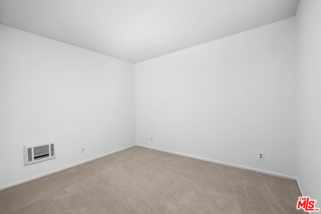 355 S Los Robles Ave Unit: 210