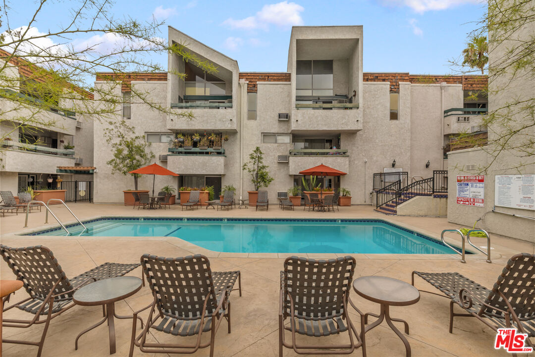 355 S Los Robles Ave Unit: 210