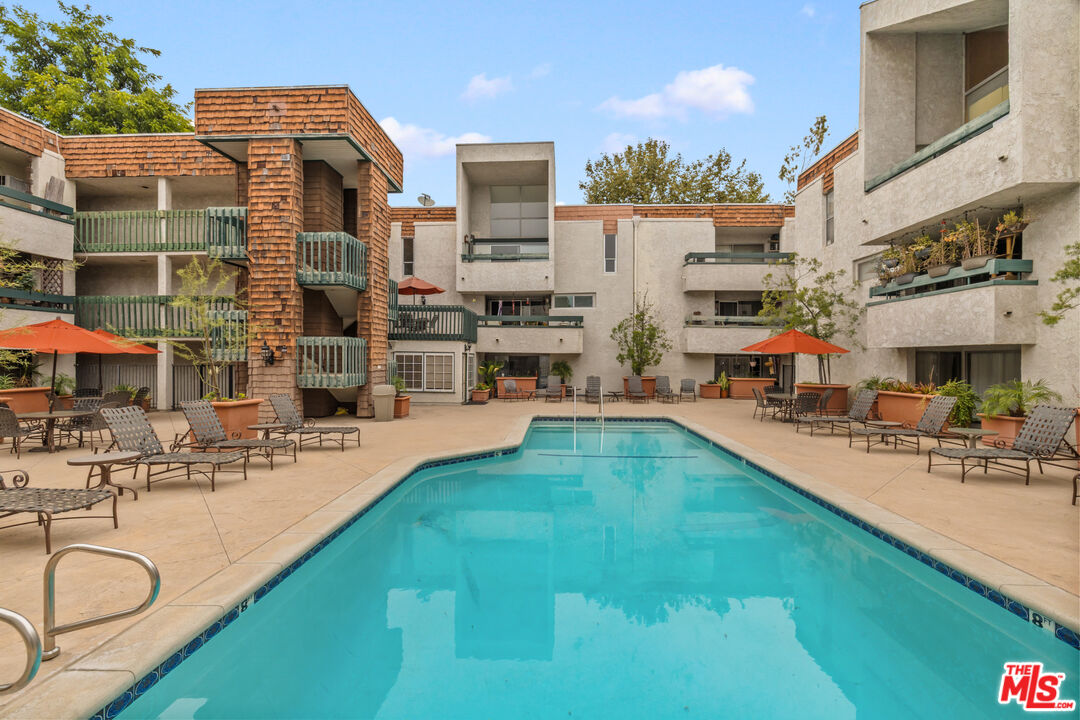 355 S Los Robles Ave Unit: 210