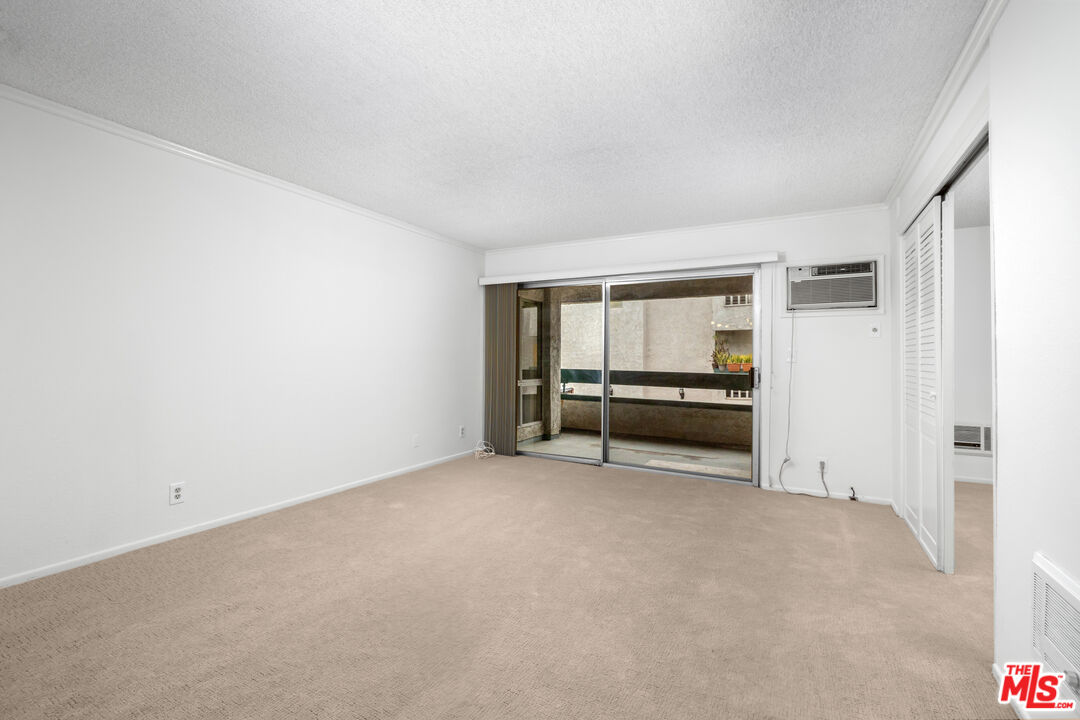 355 S Los Robles Ave Unit: 210