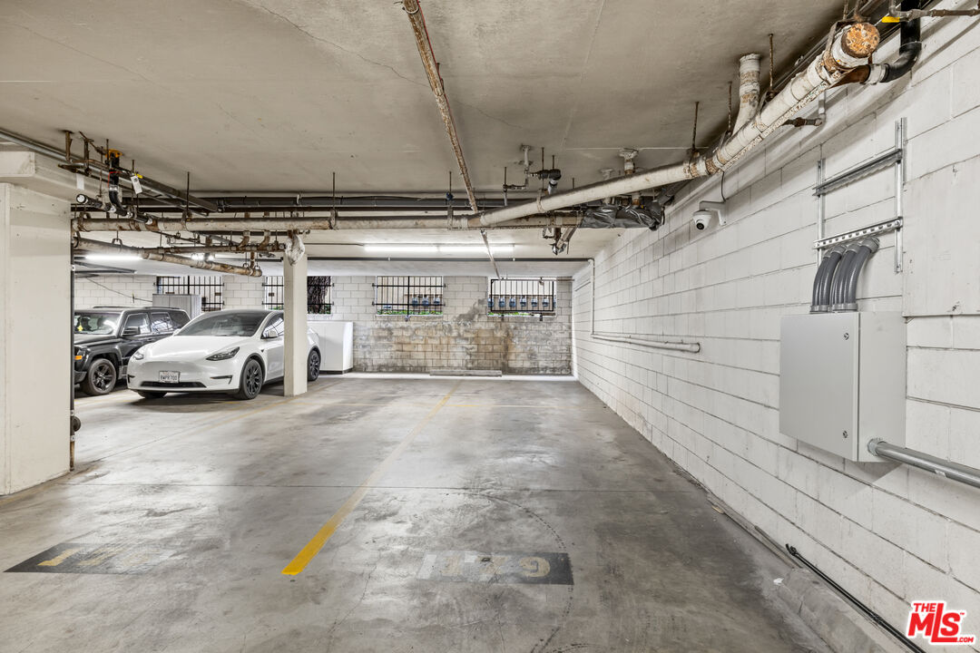 355 S Los Robles Ave Unit: 210