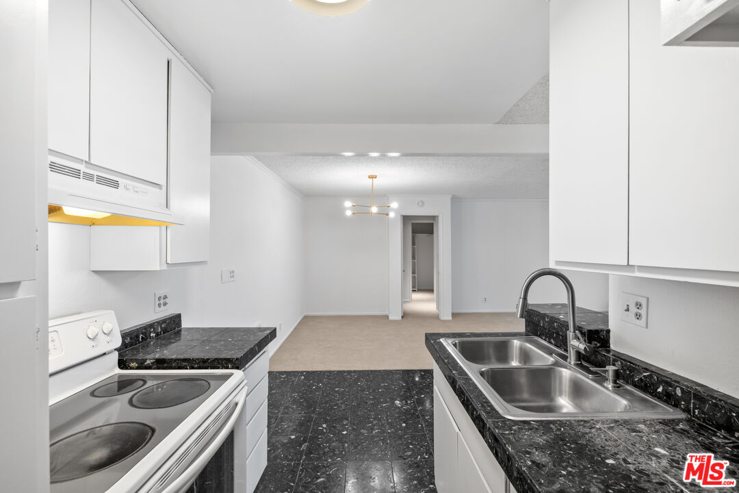 355 S Los Robles Ave Unit: 210