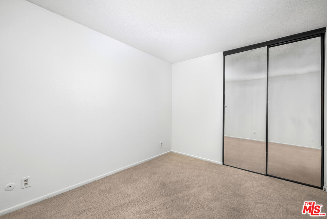 355 S Los Robles Ave Unit: 210