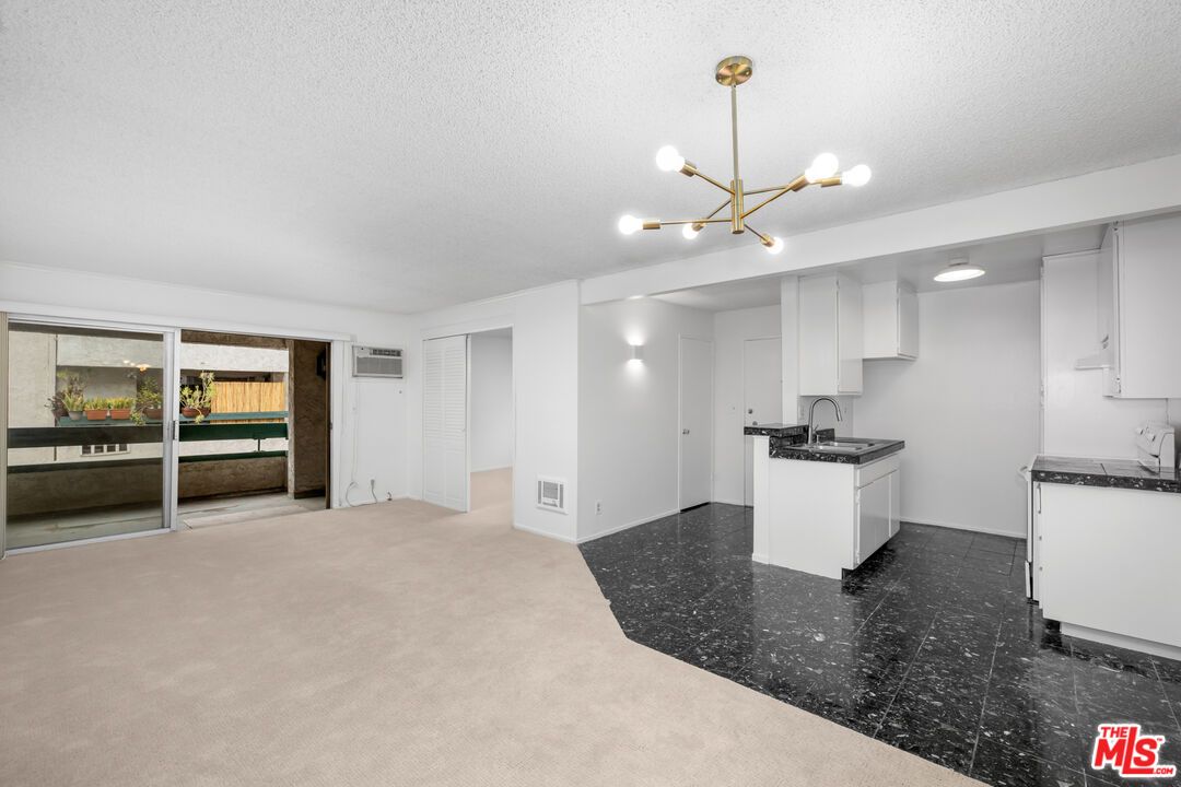 355 S Los Robles Ave Unit: 210