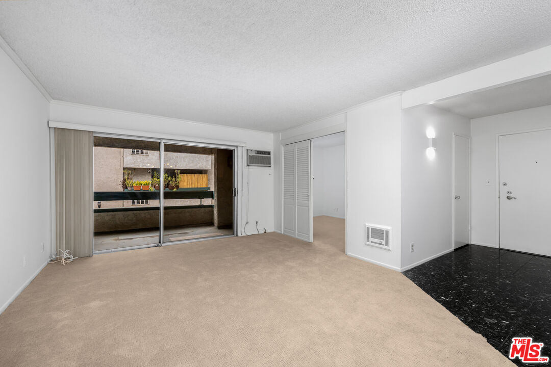 355 S Los Robles Ave Unit: 210