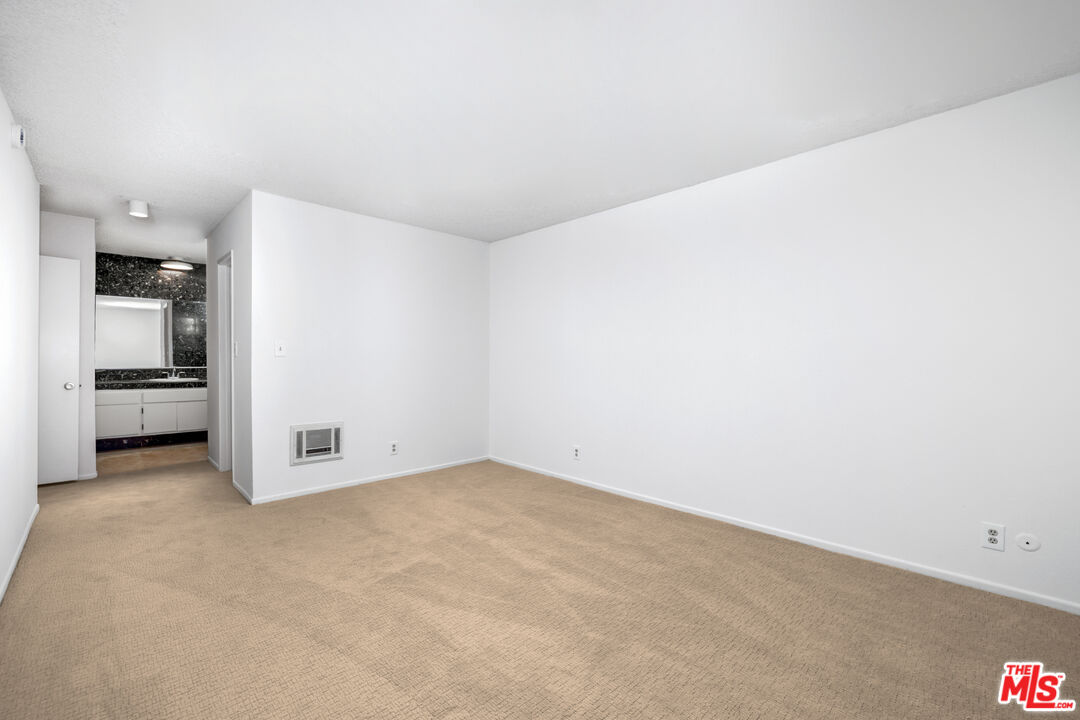 355 S Los Robles Ave Unit: 210