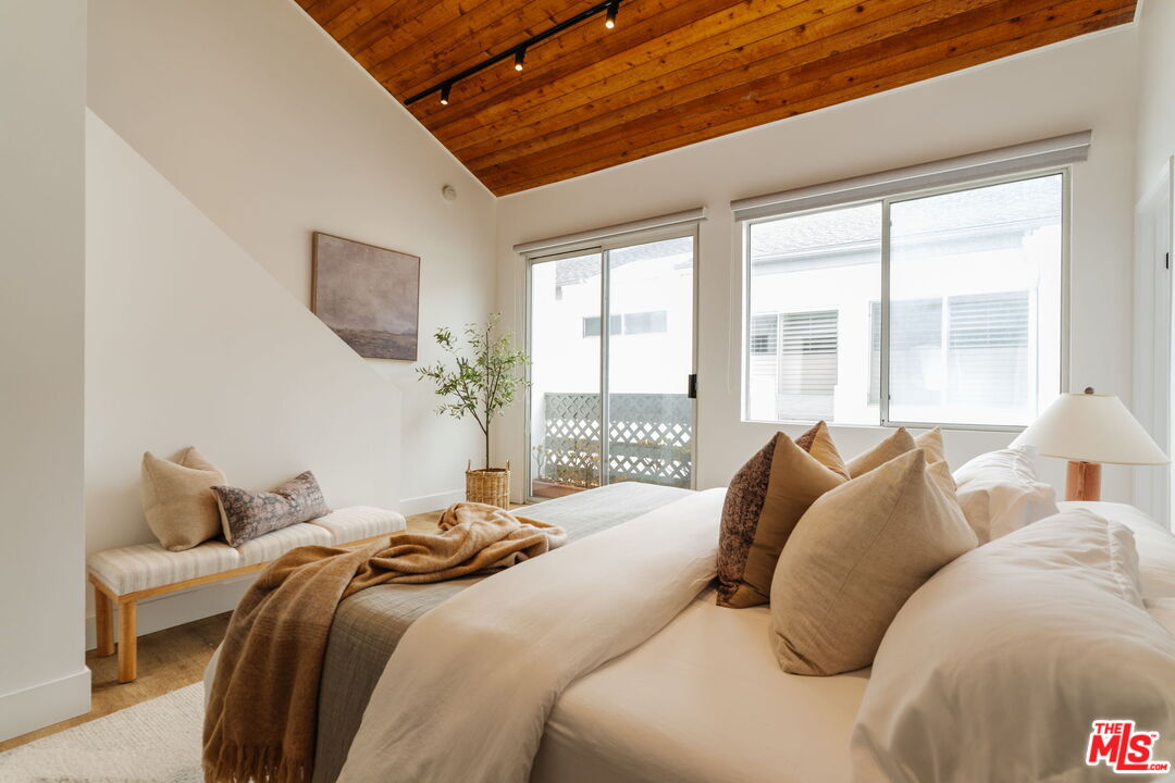 913 Euclid St Unit: 5