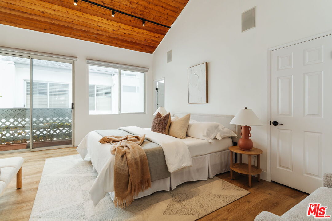 913 Euclid St Unit: 5
