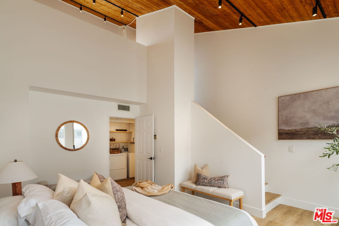 913 Euclid St Unit: 5