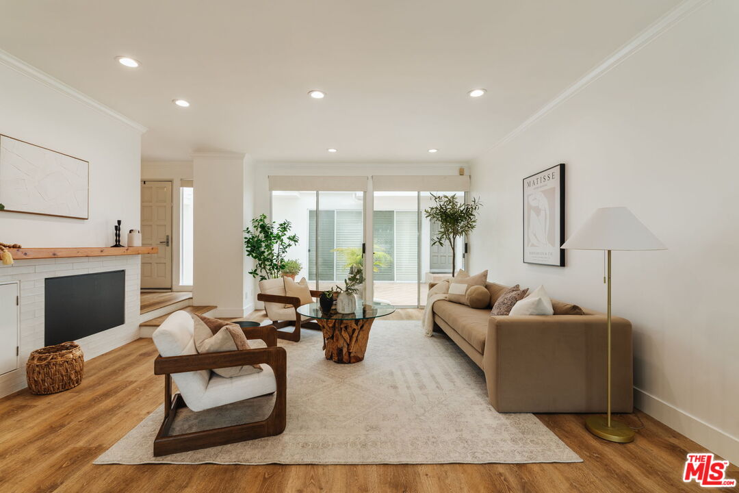 913 Euclid St Unit: 5